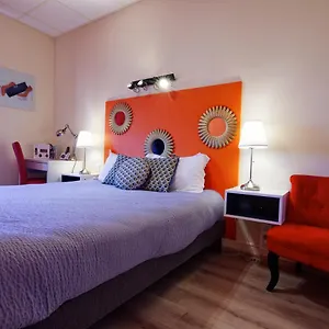 https://le-bocage-montmarault.hotels-rhonealpes.com